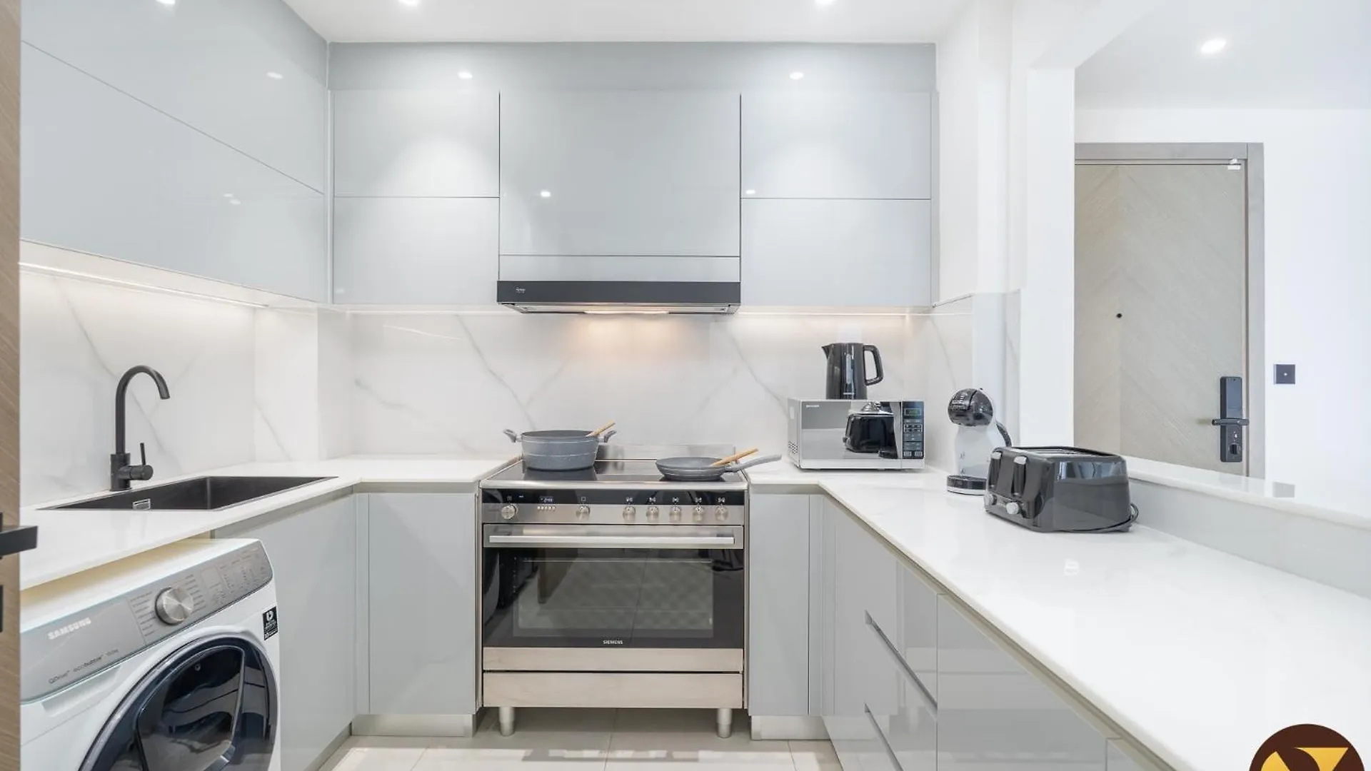Vogue Spacious Brand New Three Bedroom Located Binghatti Creek, Smart Home With Creek Harbour View & Big Balcony 迪拜